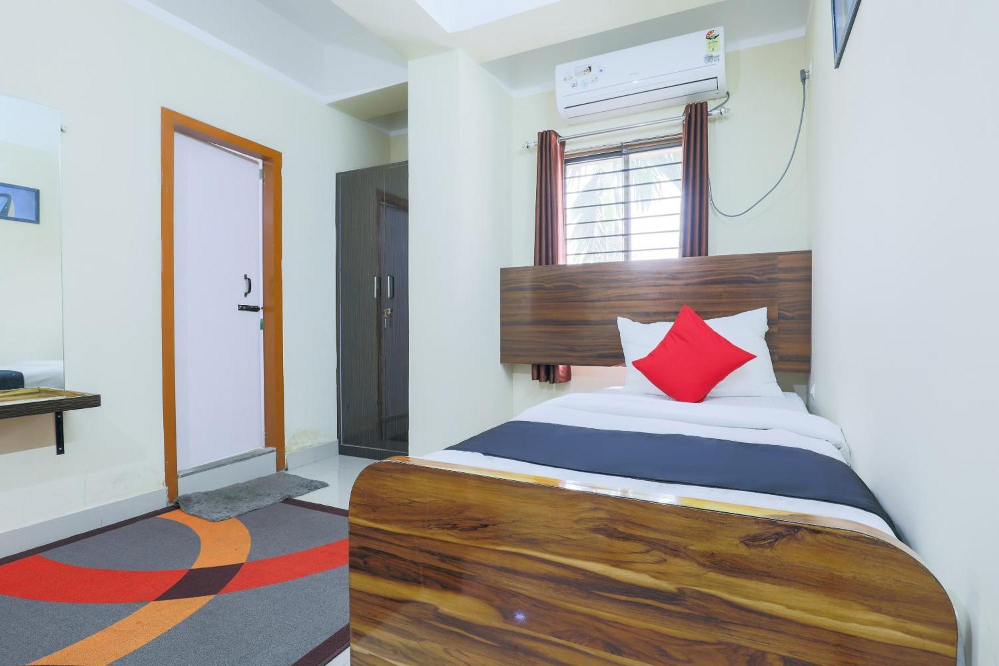 Hotel O Central Inn Dispur Bagian luar foto