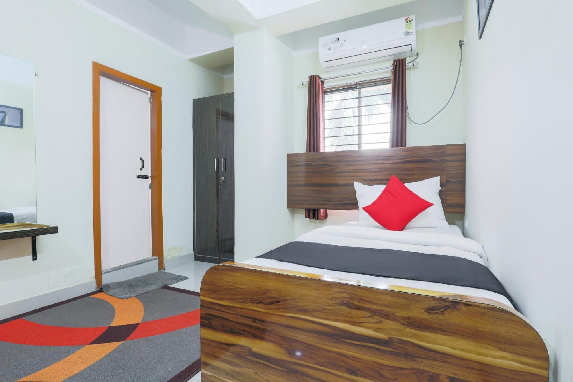 Hotel O Central Inn Dispur Bagian luar foto