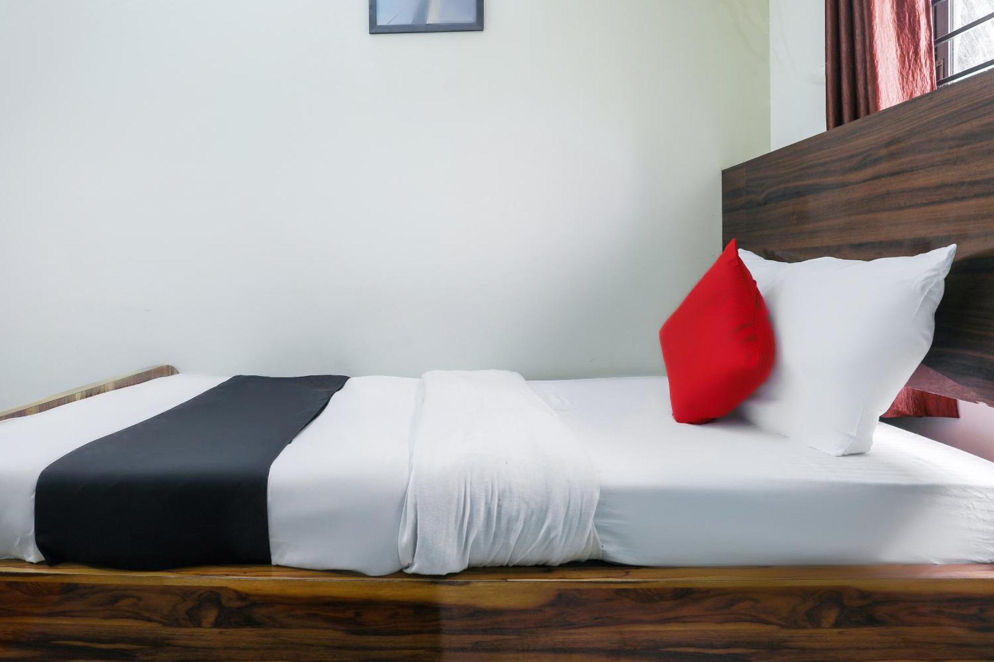 Hotel O Central Inn Dispur Bagian luar foto