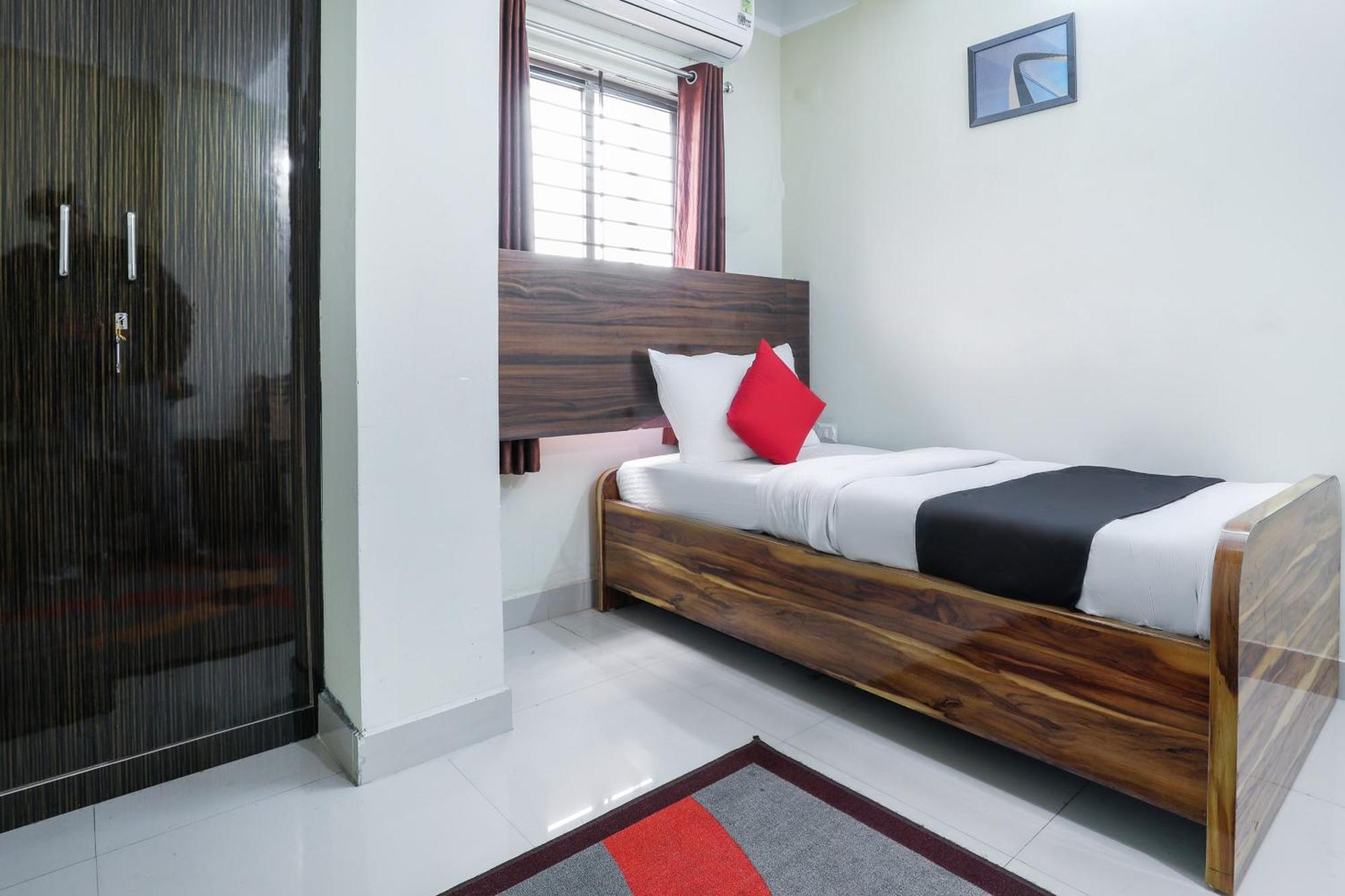 Hotel O Central Inn Dispur Bagian luar foto