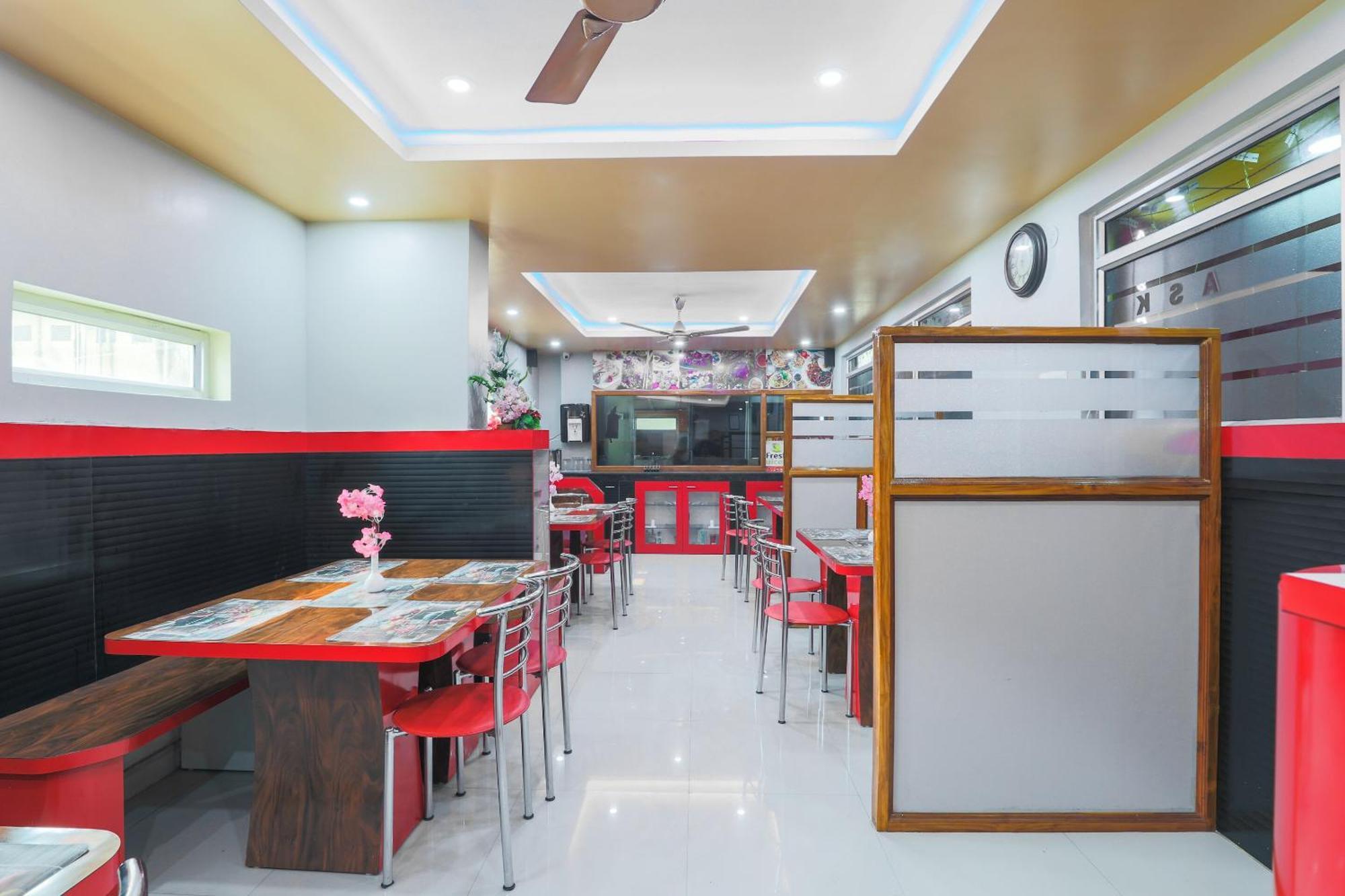 Hotel O Central Inn Dispur Bagian luar foto